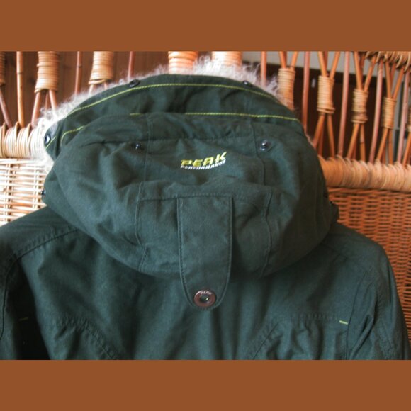PEAK PERFORMANCE OUTDOOR JACKET DESIGNED IN SWEDEN - Picture 9 of 9